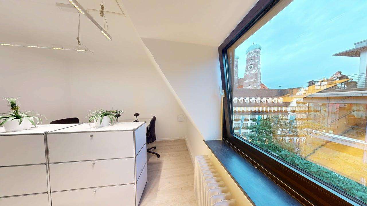 Omega Offices Büro mit Blick auf die Frauenkirche München