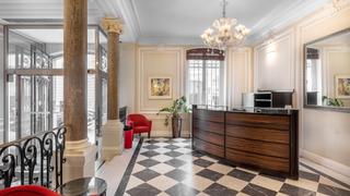 Signature - 27-29 Rue de Bassano, Paris