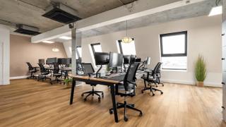 Sora - 37 Rue Adam Ledoux, Paris
